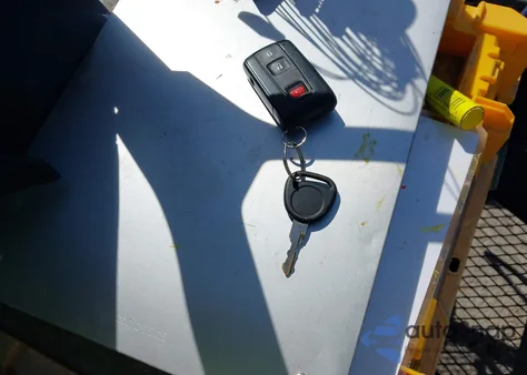 2008 Toyota Prius z USA, uszkodzony, nr VIN JTDKB20UX83400739